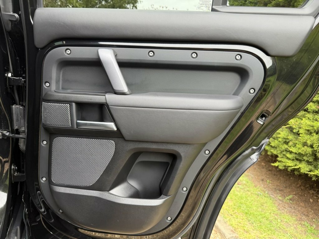 Land Rover Defender 110 2.0 P400e Xs Edition 110 Silver #31