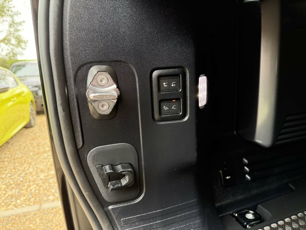 Land Rover Defender 110 2.0 P400e Xs Edition 110 Silver #36