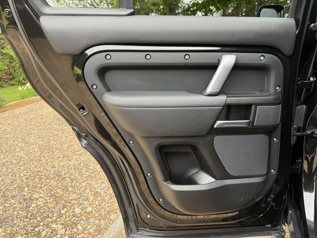 Land Rover Defender 110 2.0 P400e Xs Edition 110 Silver #32