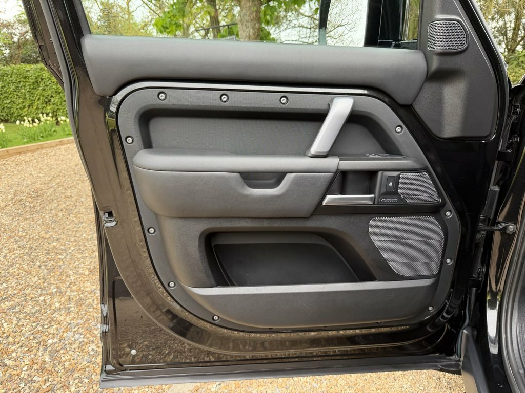 Land Rover Defender 110 2.0 P400e Xs Edition 110 Silver #30