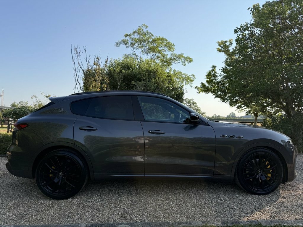 Maserati Levante 3L S Gransport Grey #4