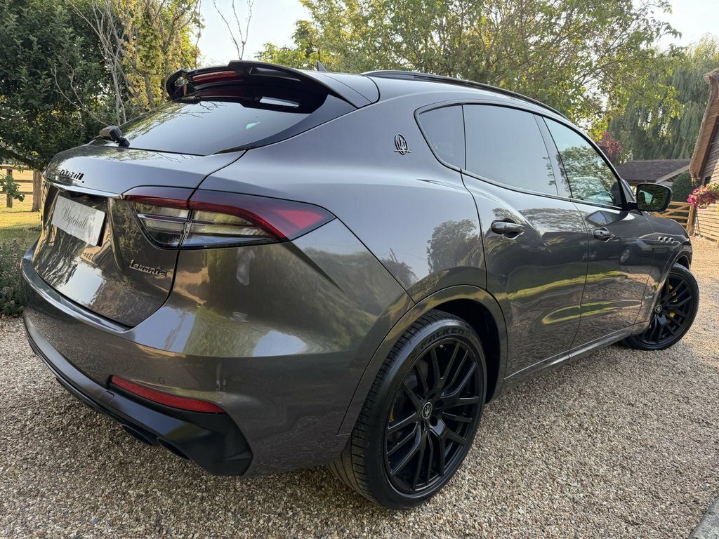 Maserati Levante 3L S Gransport Grey #5