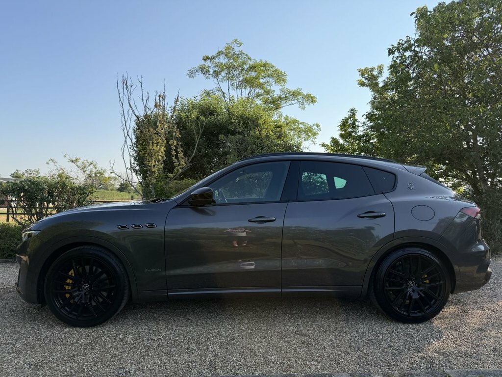 Maserati Levante 3L S Gransport Grey #3