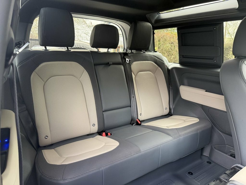 Land Rover Defender 90 X-dynamic Se Black #13