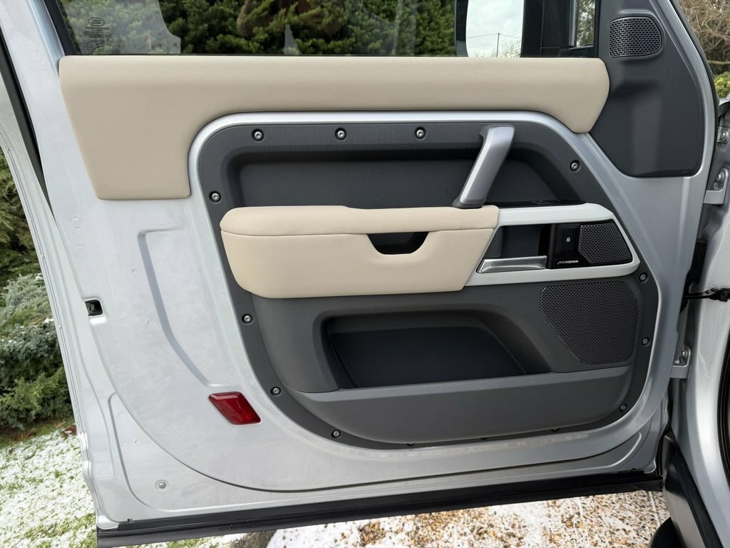 Land Rover Defender 90 X-dynamic Se Black #22