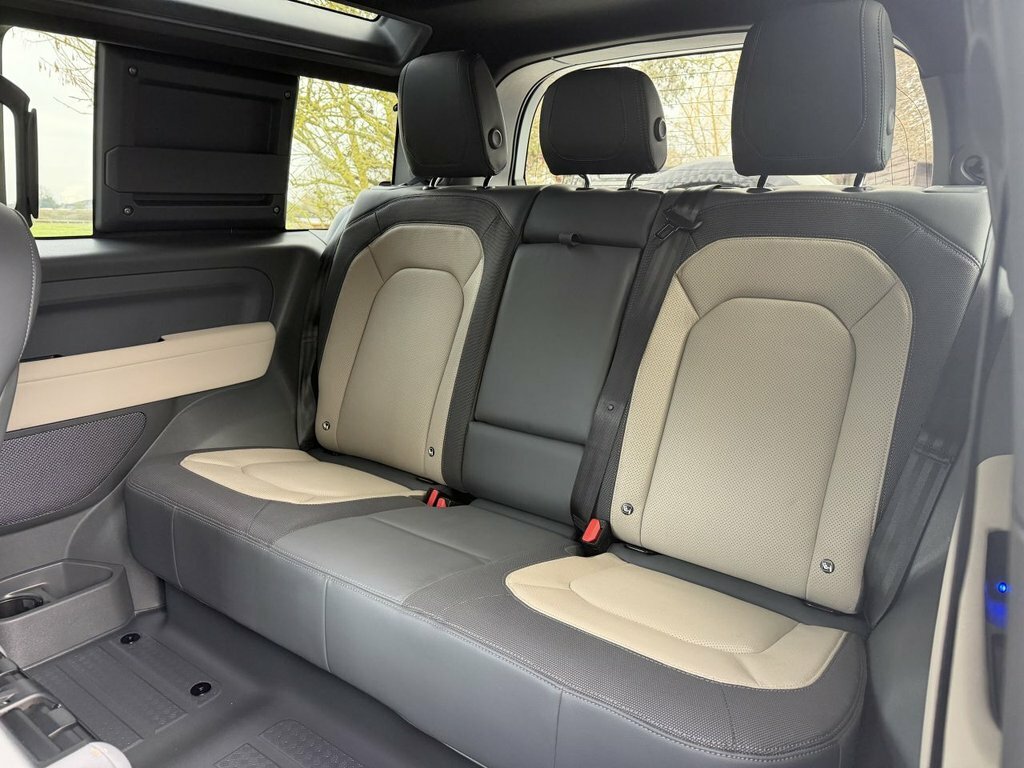 Land Rover Defender 90 X-dynamic Se Black #14