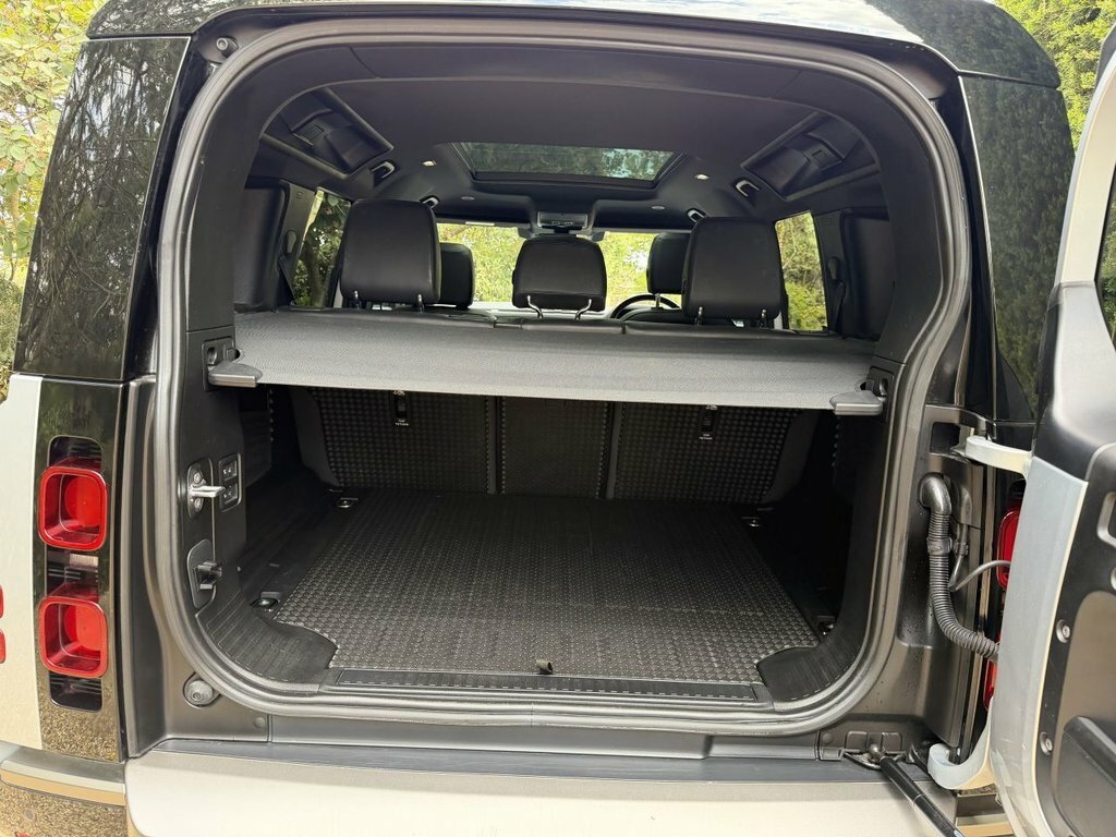 Land Rover Defender 110 D300 X-dynamic Hse Silver #30