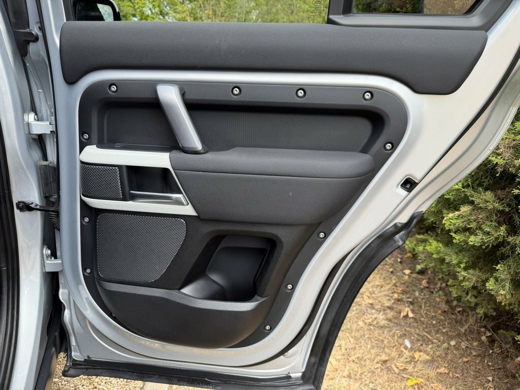 Land Rover Defender 110 D300 X-dynamic Hse Silver #28
