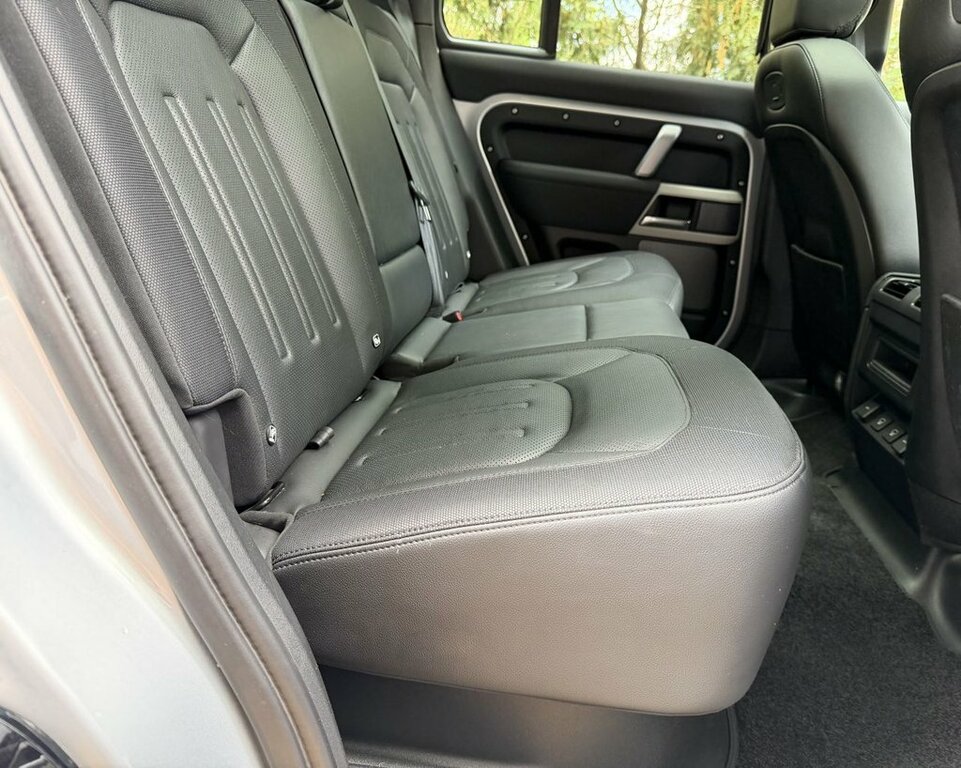Land Rover Defender 110 D300 X-dynamic Hse Silver #17