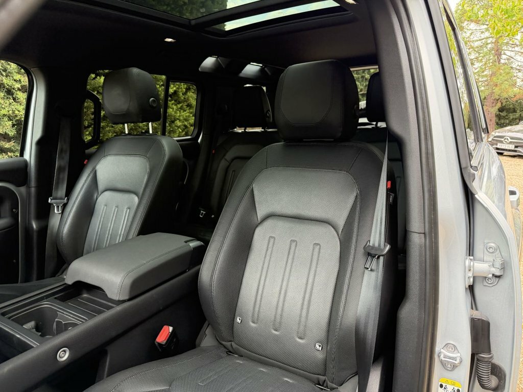 Land Rover Defender 110 D300 X-dynamic Hse Silver #15