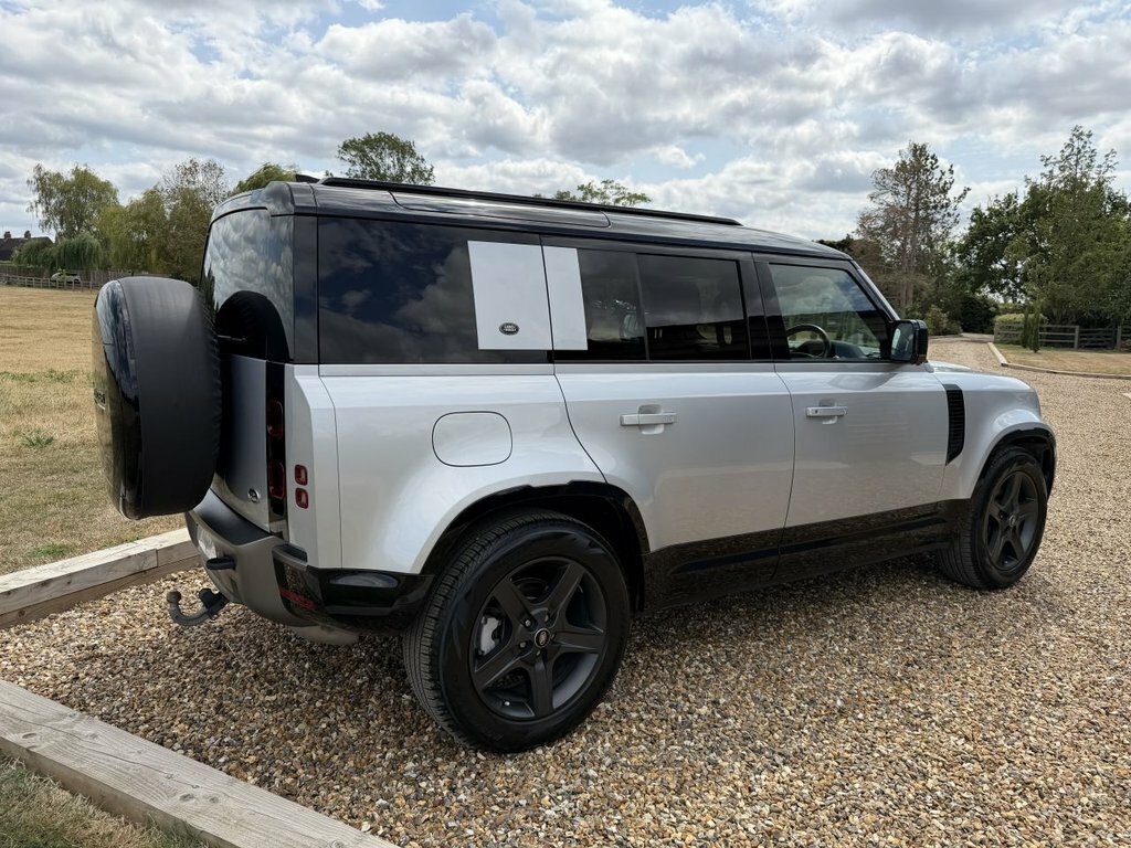 Land Rover Defender 110 D300 X-dynamic Hse Silver #33