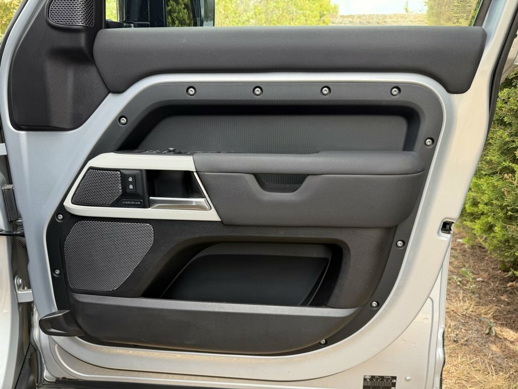 Land Rover Defender 110 D300 X-dynamic Hse Silver #26