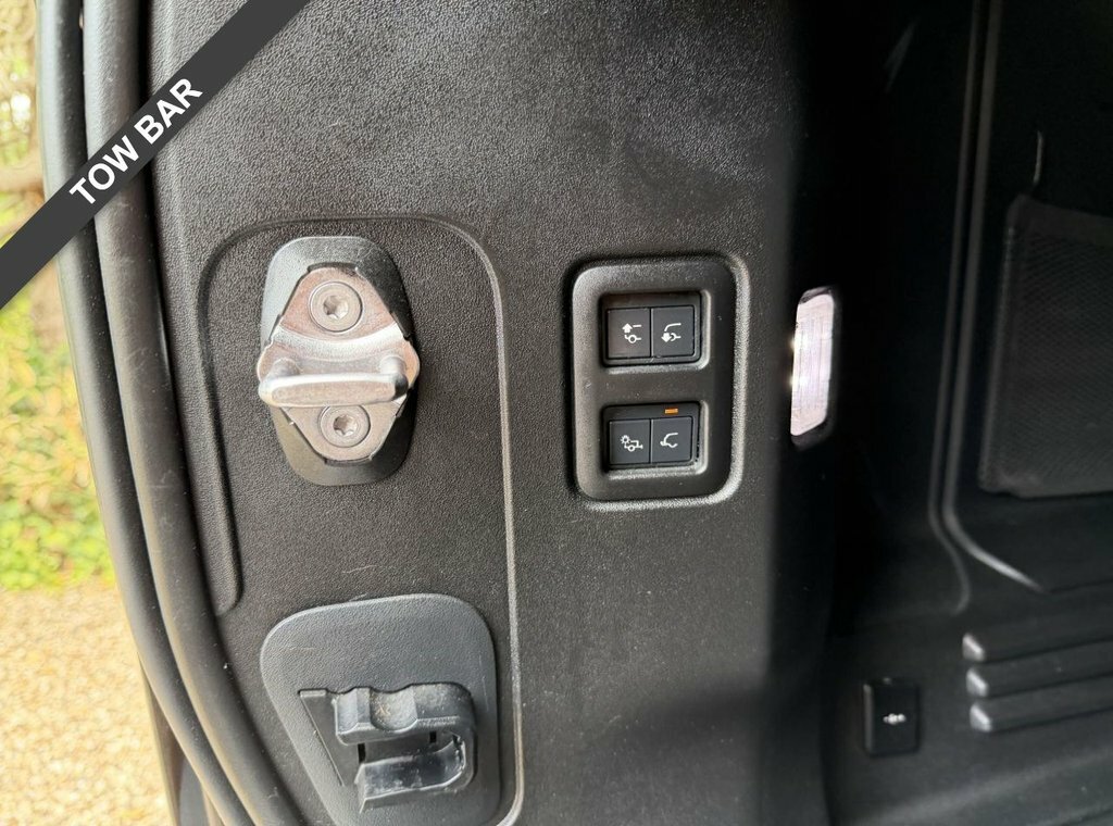 Land Rover Defender 110 D300 X-dynamic Hse Silver #21
