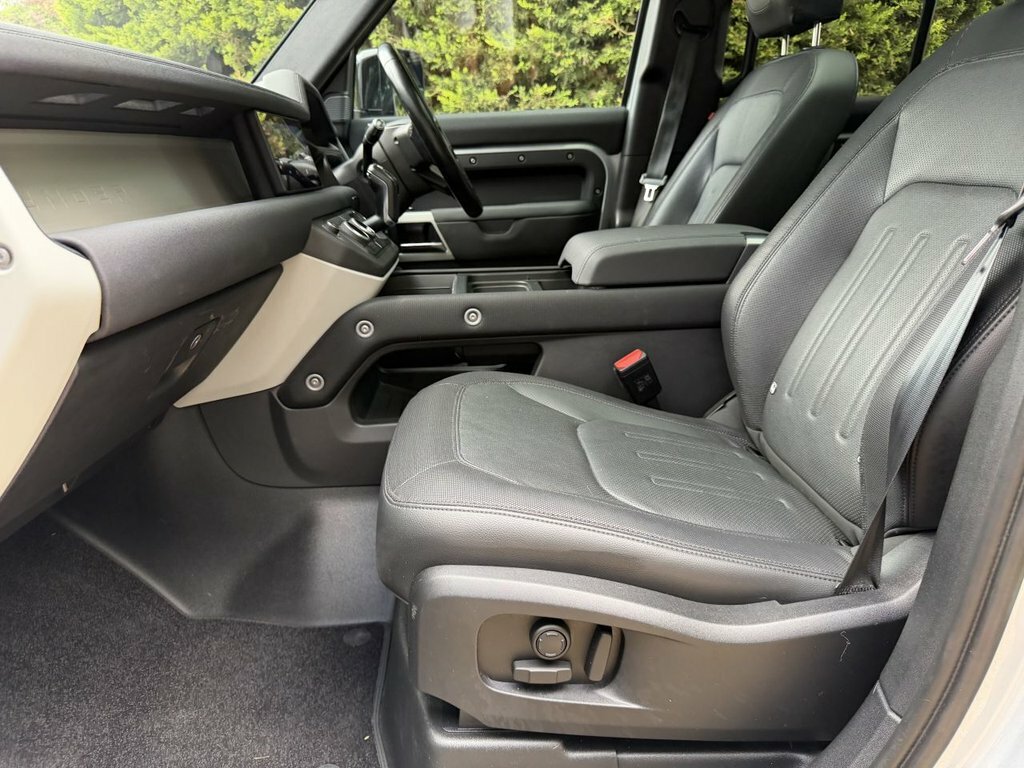 Land Rover Defender 110 D300 X-dynamic Hse Silver #13
