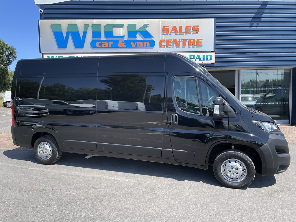 Peugeot Boxer 2.2 Bluehdi 335 Professional Panel Van Black