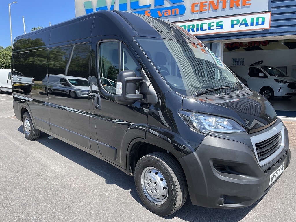 Peugeot Boxer 2.2 Bluehdi 335 Professional Panel Van Black #2