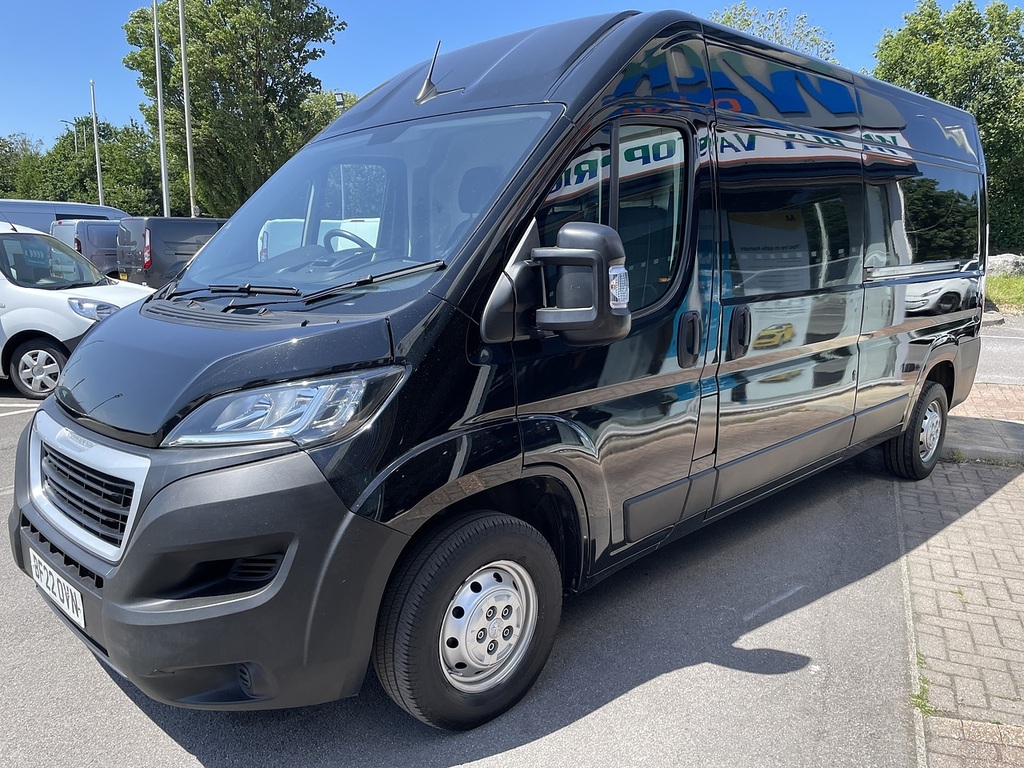 Peugeot Boxer 2.2 Bluehdi 335 Professional Panel Van Black #4