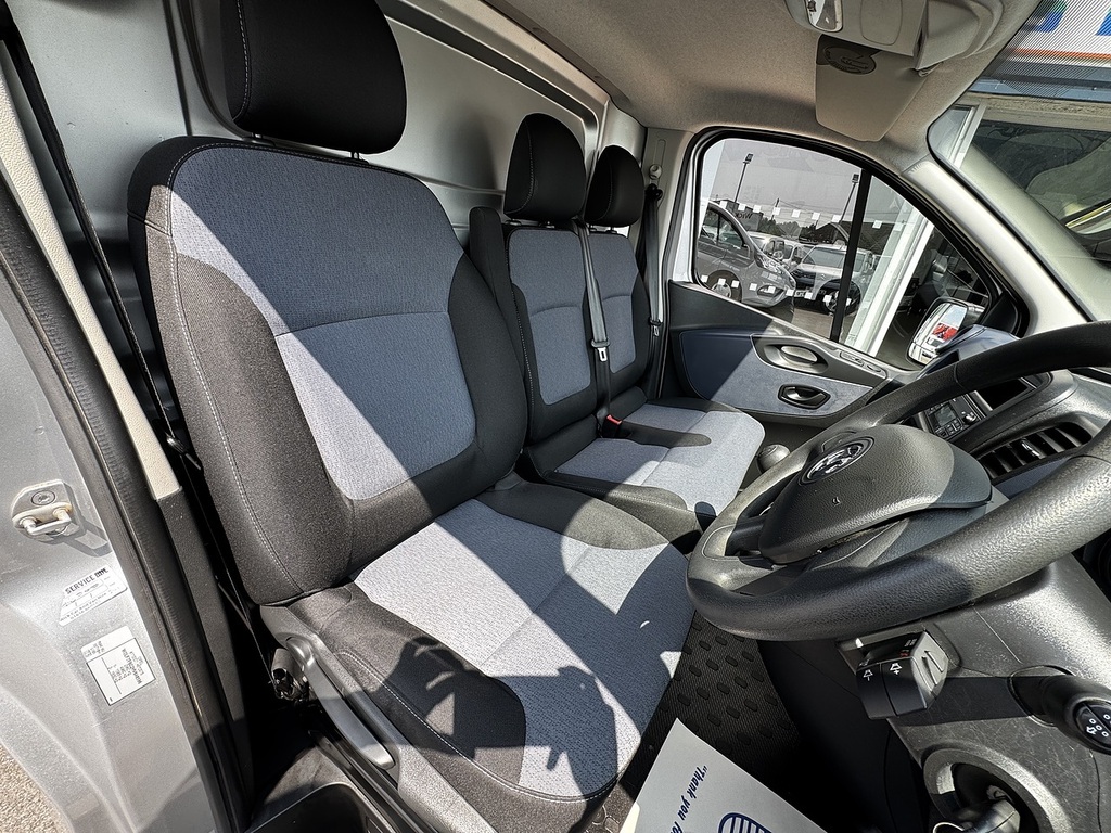 Vauxhall Vivaro 2017 17 L2h1 Silver #17