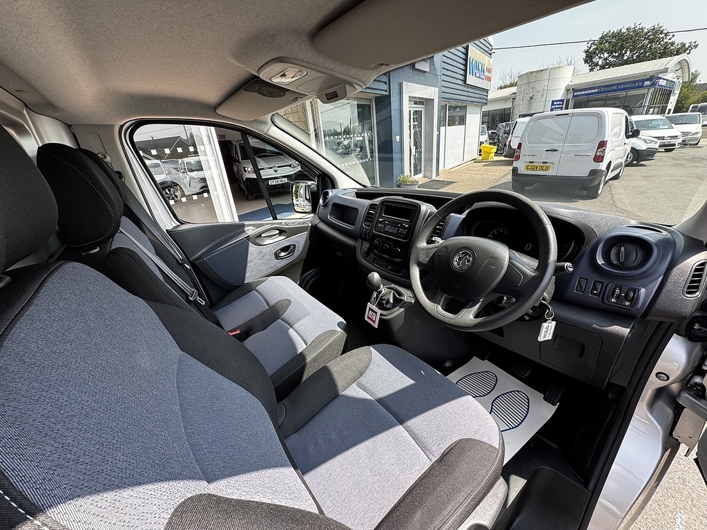 Vauxhall Vivaro 2017 17 L2h1 Silver #10