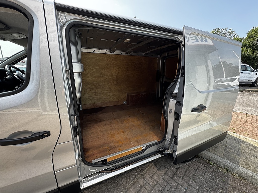 Vauxhall Vivaro 2017 17 L2h1 Silver #23
