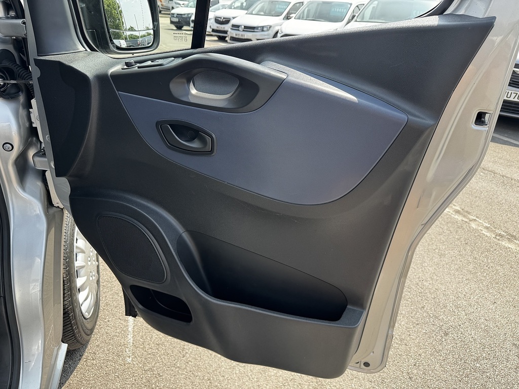 Vauxhall Vivaro 2017 17 L2h1 Silver #18