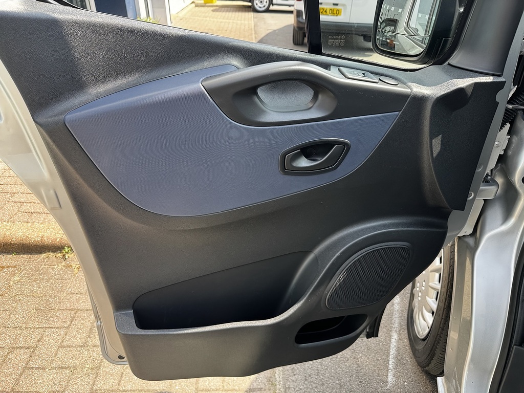Vauxhall Vivaro 2017 17 L2h1 Silver #20
