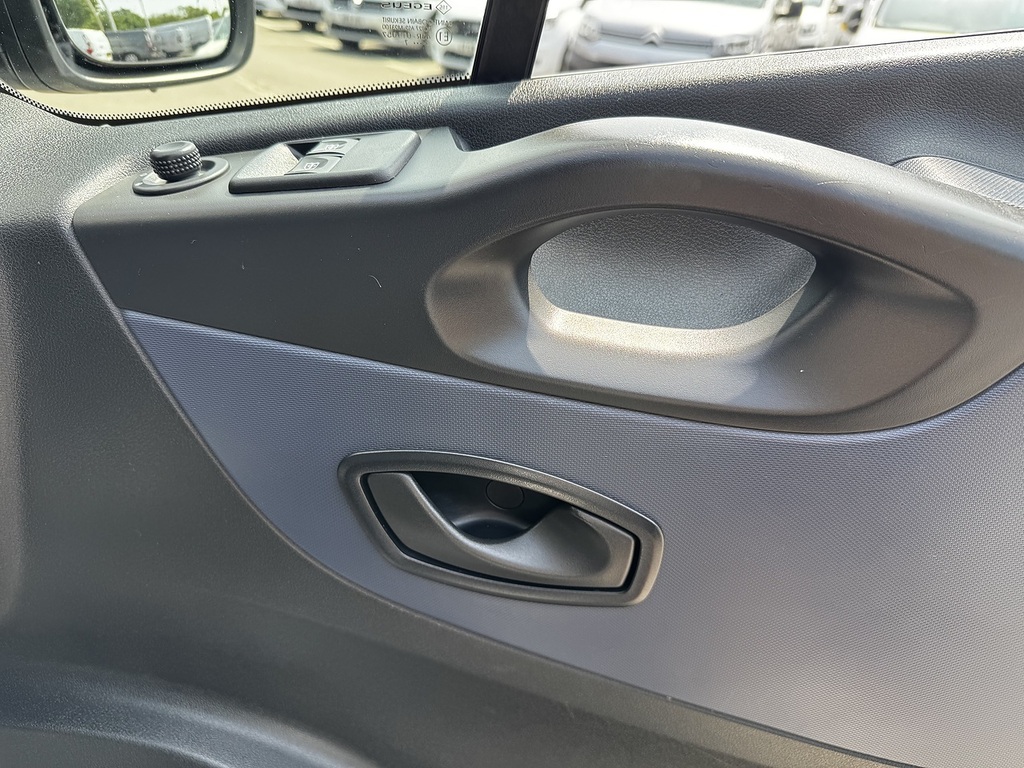 Vauxhall Vivaro 2017 17 L2h1 Silver #19