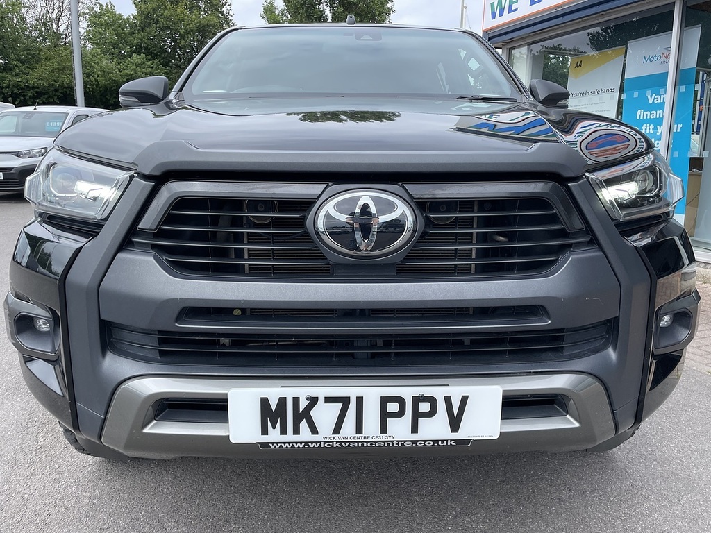 Toyota HILUX 2.8 D-4d Invincible X Pickup Double Cab Black #3