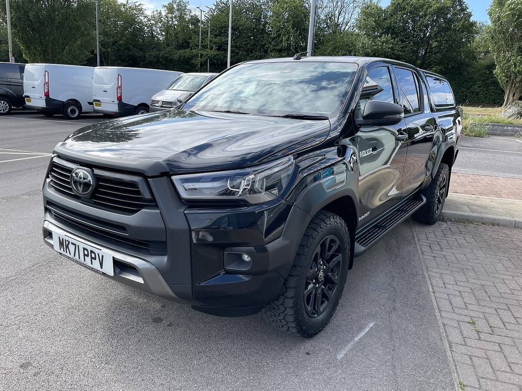 Toyota HILUX 2.8 D-4d Invincible X Pickup Double Cab Black #4