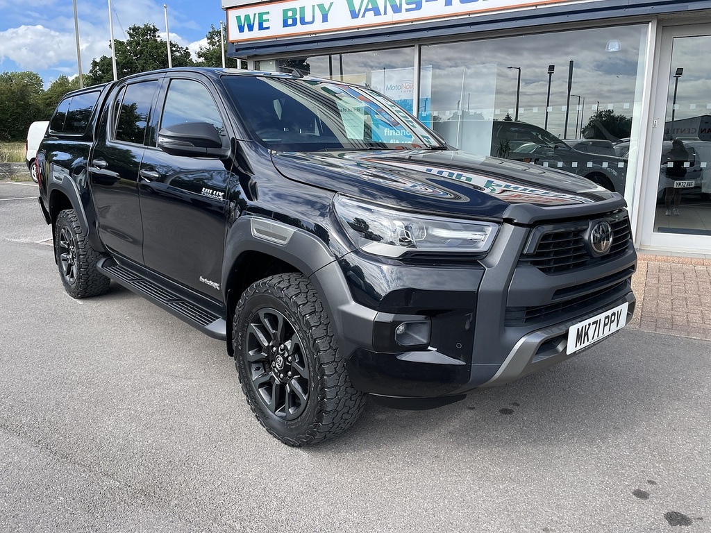 Toyota HILUX 2.8 D-4d Invincible X Pickup Double Cab Black #2