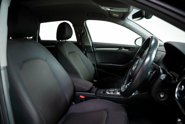 Audi A3 2018 1.0 Tfsi 30 Se Technik Sportback S Black #5