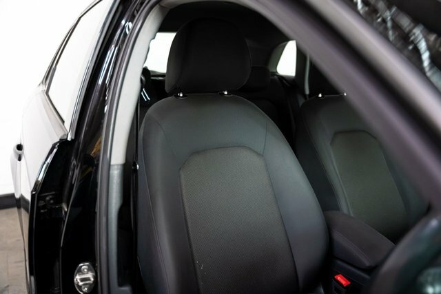Audi A3 2018 1.0 Tfsi 30 Se Technik Sportback S Black #4
