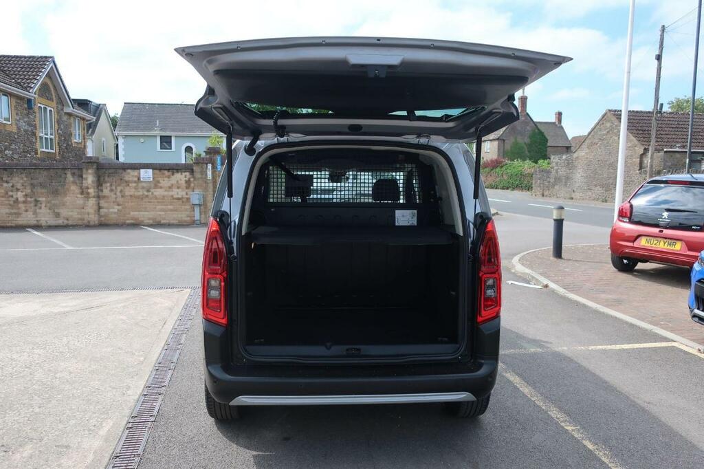 Citroen Berlingo Driver White #9