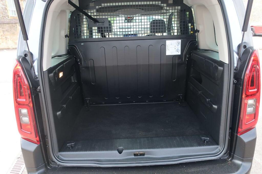 Citroen Berlingo Driver White #12
