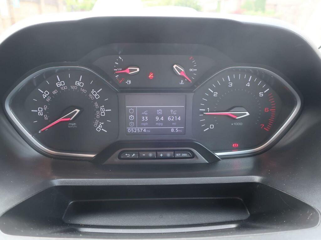 Peugeot Partner Mpv White #11