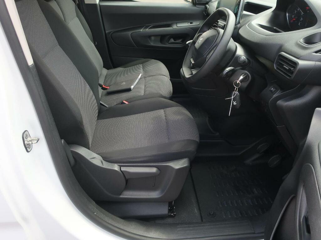 Peugeot Partner Mpv White #17