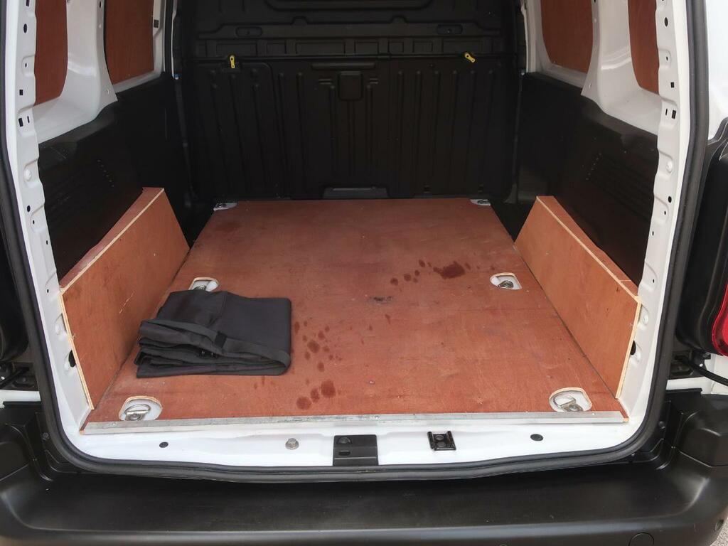Peugeot Partner Mpv White #25