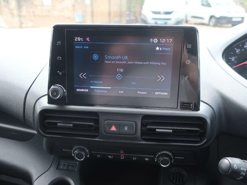 Peugeot Partner Mpv White #13