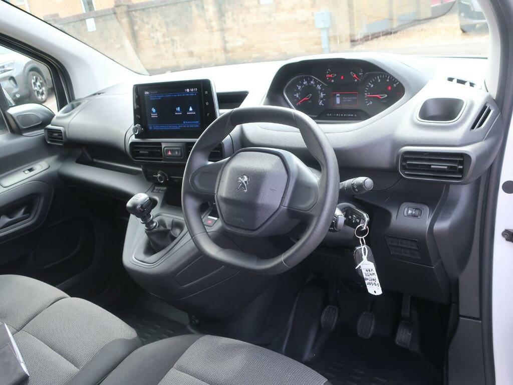 Peugeot Partner Mpv White #16