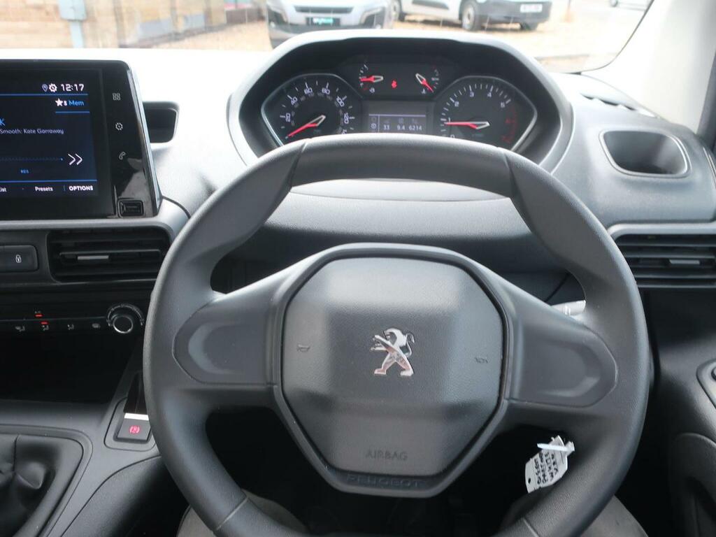 Peugeot Partner Mpv White #12
