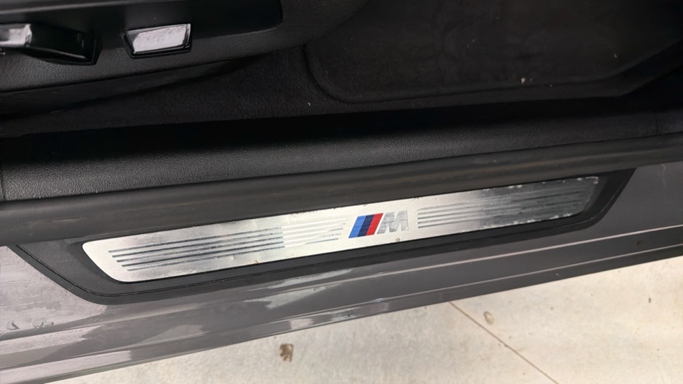 BMW 5 Series 520D Mht Se Step Black #20