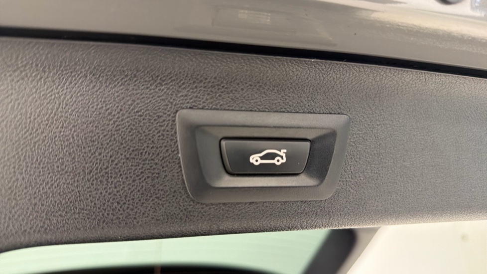 BMW 5 Series 520D Mht Se Step Black #31