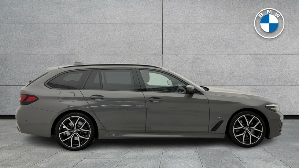 BMW 5 Series 520D Mht Se Step Black #3