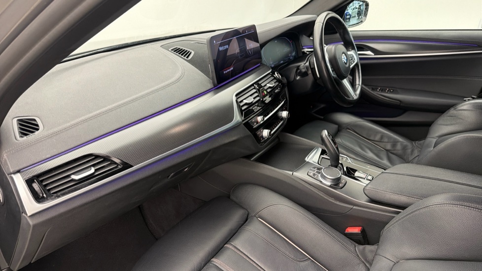 BMW 5 Series 520D Mht Se Step Black #7