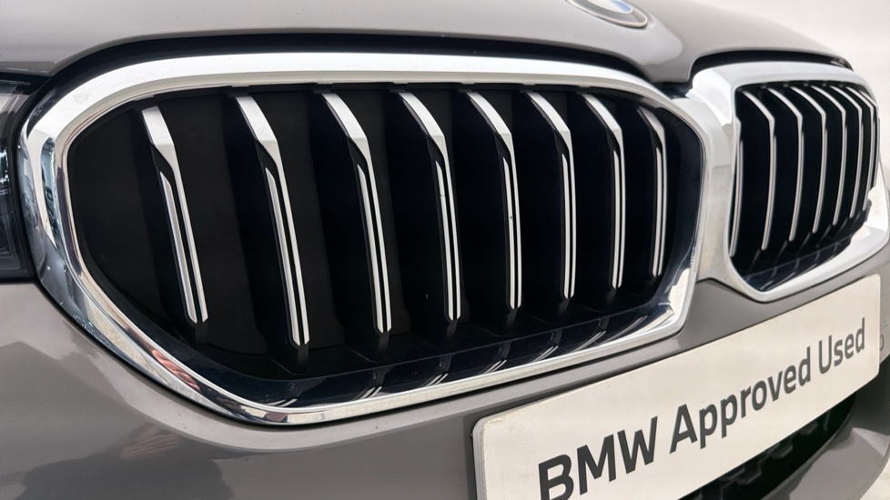BMW 5 Series 520D Mht Se Step Black #32