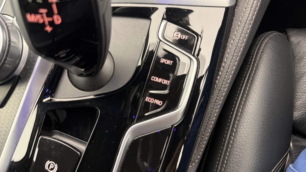 BMW 5 Series 520D Mht Se Step Black #42