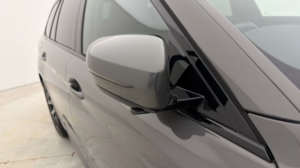BMW 5 Series 520D Mht Se Step Black #40