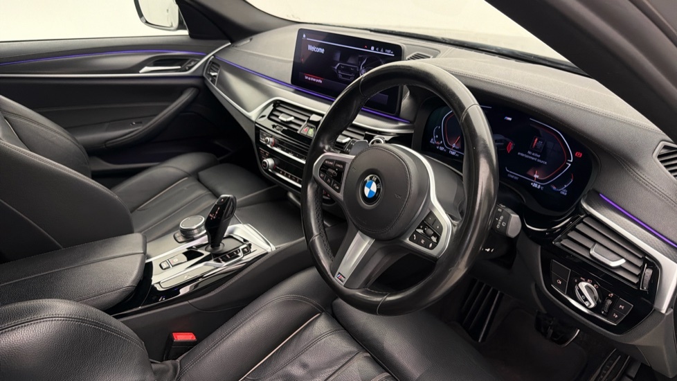 BMW 5 Series 520D Mht Se Step Black #6