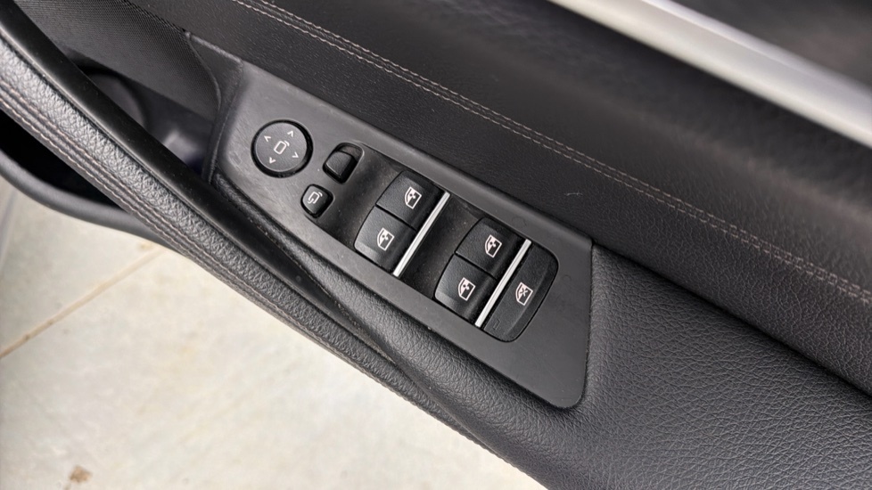 BMW 5 Series 520D Mht Se Step Black #39
