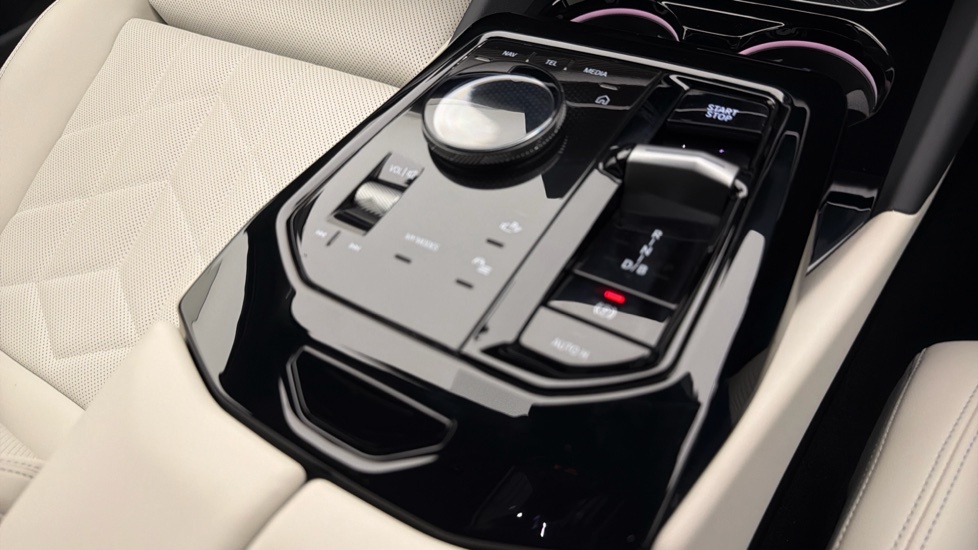 BMW i5 442Kw M60 Xdrive 84Kwh Grey #24